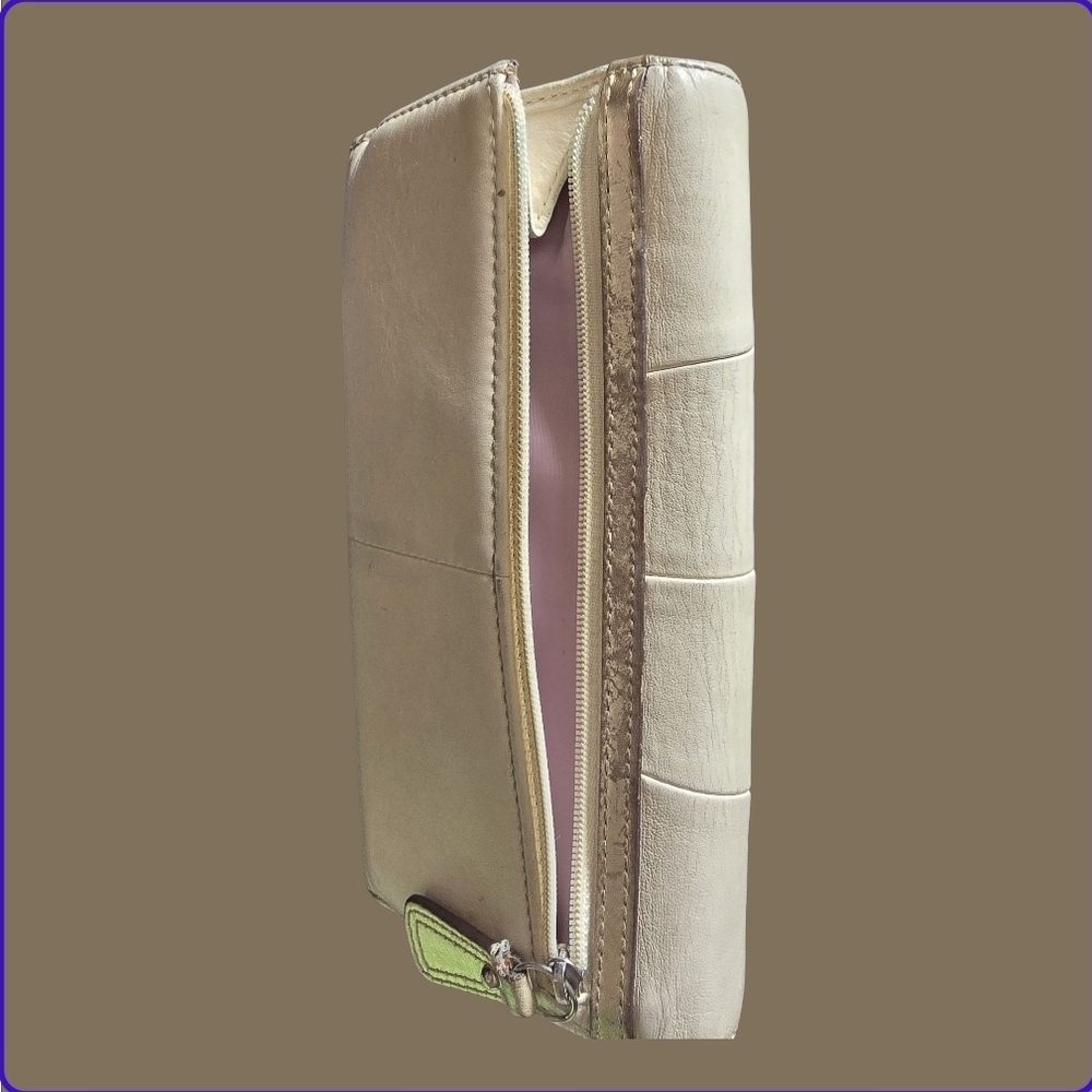 Elegant Coach Wallet~ Cream Wallet, Buckle Design~EUC - Picture 4 of 9